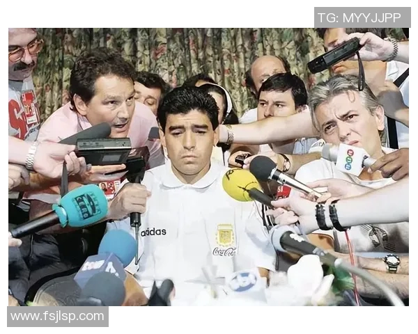 阿根廷退役足球明星的辉煌生涯与传奇故事回顾